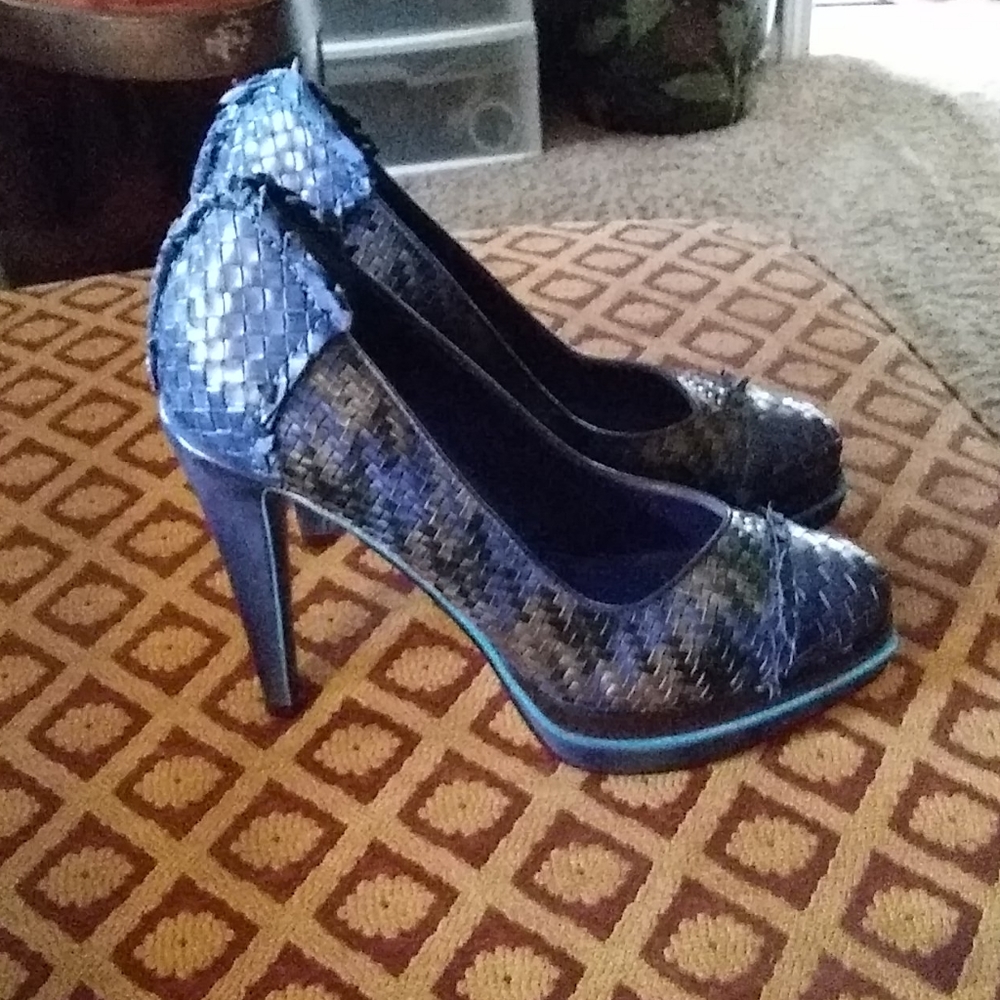Shoes - Picture 2 of 4